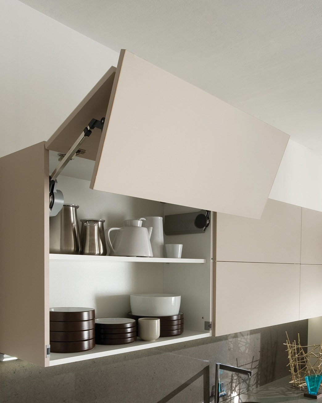 Wall Unit with Automatic Opening